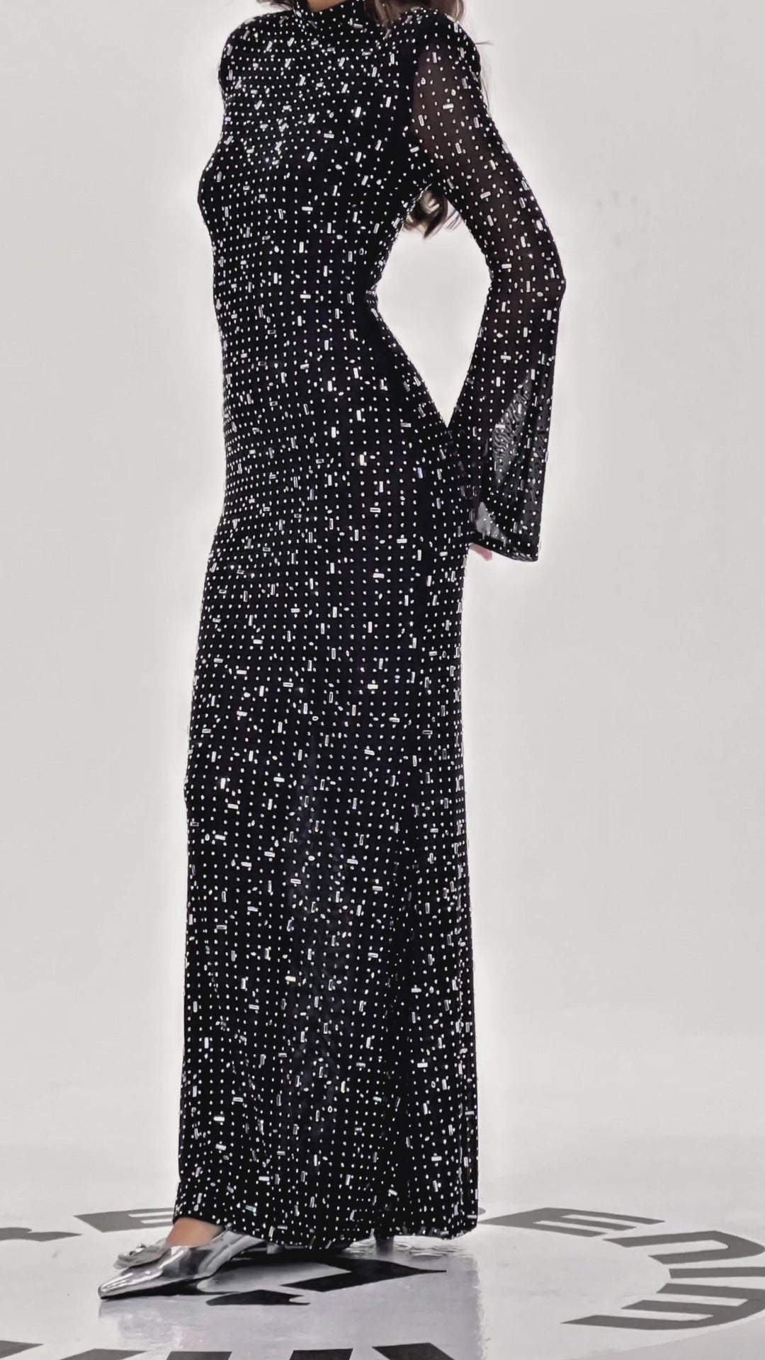 Strass Detaylı Uzun Kollu Maxi Elbise