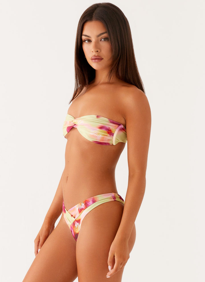 Yeşil Tropikal Delta Bandeau Bikini Takımı
