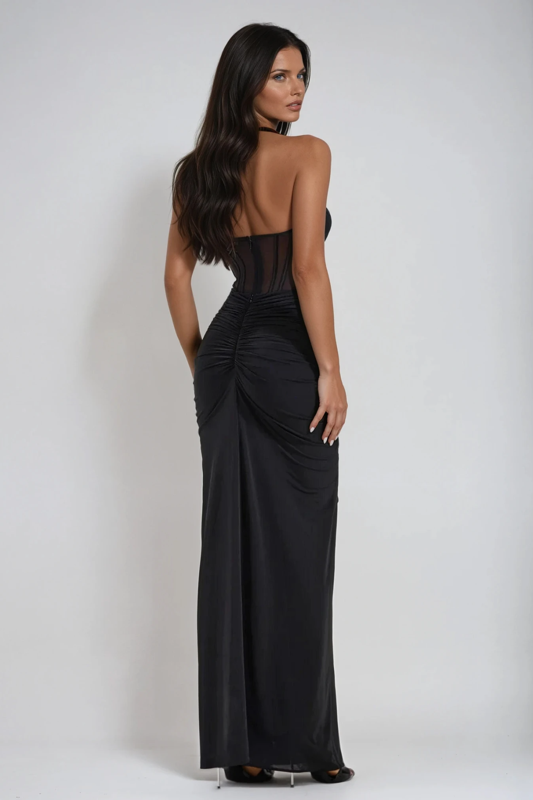 Şık Siyah Halter Yaka Maxi Elbise