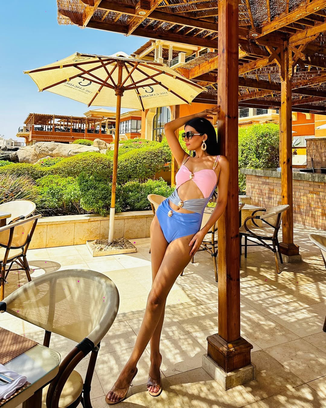 Renk Bloklu Tek Parça Bikini ve Etek Takımı
