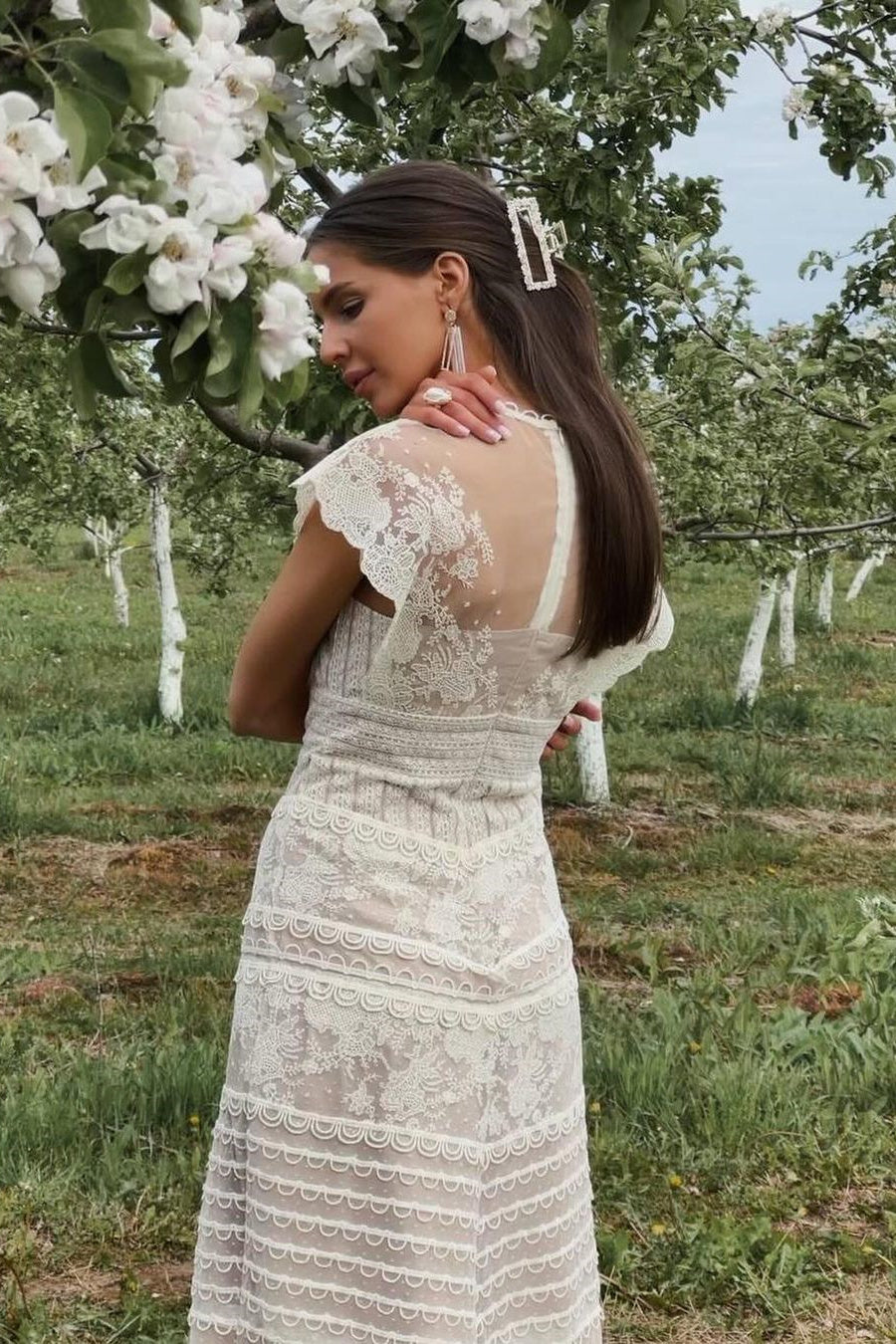 Çiçek Nakışlı Midi Elbise